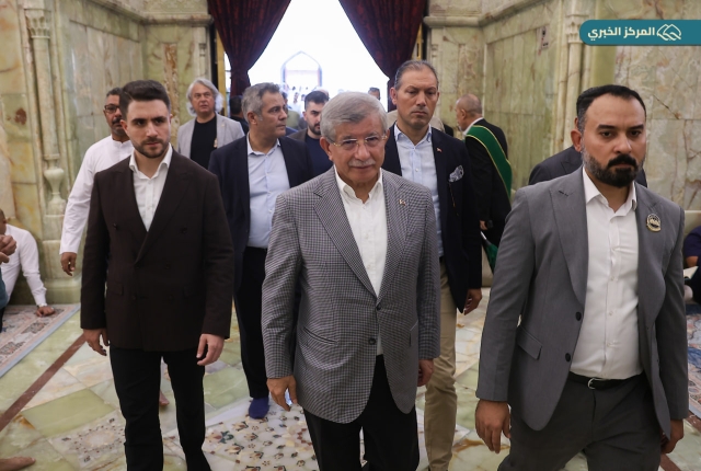 رئيس الوزراء التركي الأسبق أحمد داود أوغلو في ضيافة الإمامين الجوادين "عليهما السلام"