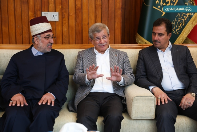 رئيس الوزراء التركي الأسبق أحمد داود أوغلو في ضيافة الإمامين الجوادين "عليهما السلام"