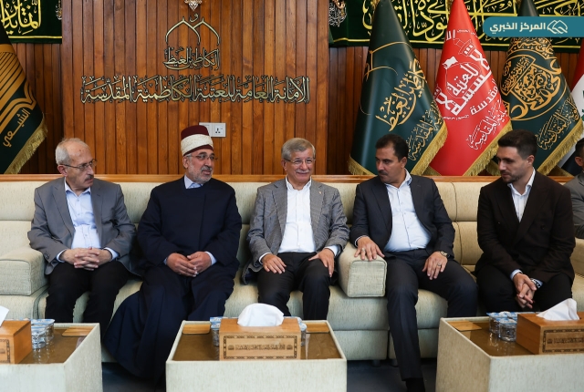 رئيس الوزراء التركي الأسبق أحمد داود أوغلو في ضيافة الإمامين الجوادين "عليهما السلام"